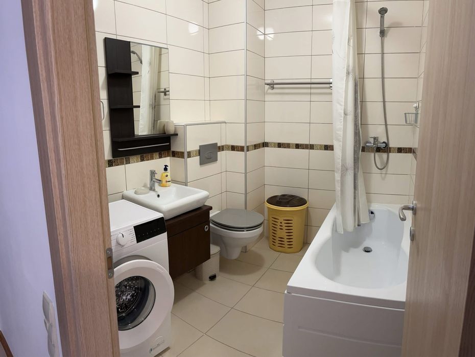 Inchiriez apartament 38 mp, cu 1 dormitor, 1 loc parcare in Cosmopolis