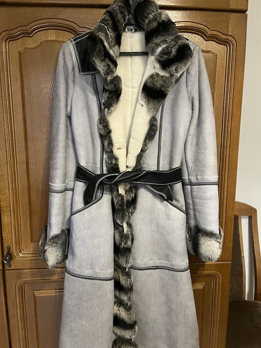 Продам детские куртки, дубленку.