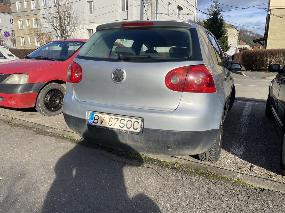 Vând glof 5 an 2009 motor de 1.9 pretul 2500