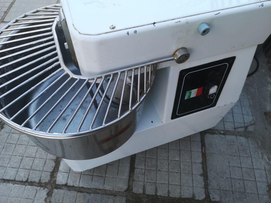 Машина  Тесто 22 литра  Пицария  Фурна  Конвекторна Фурна UNOX  220V Н