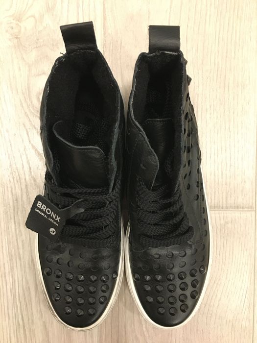 Нови дамски кецове BRONX