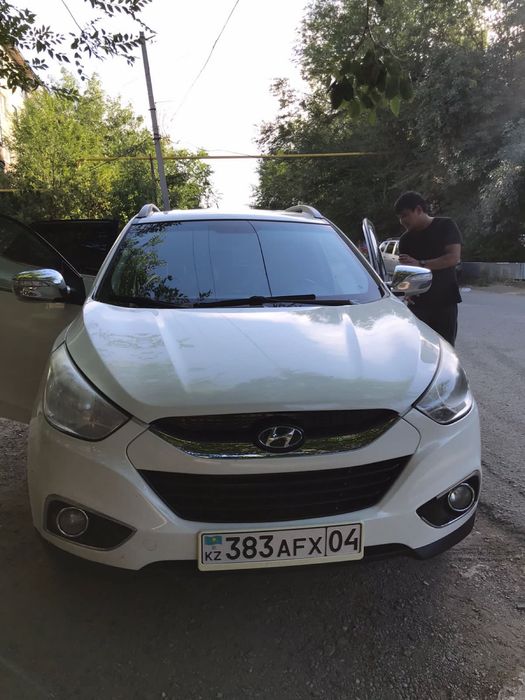 Продам машину Tucson 2012 года