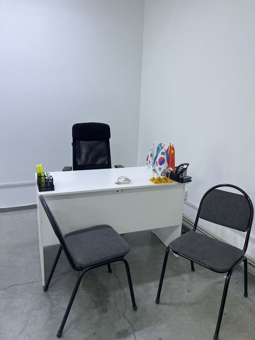 Офисный стол,стулья все 50к