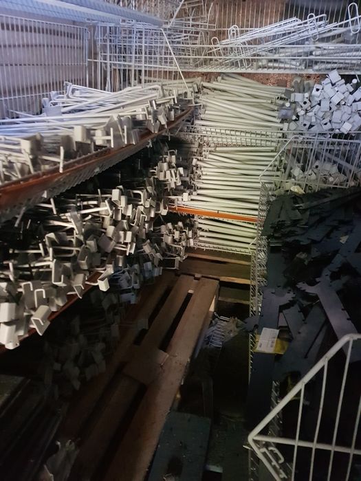 Куки закачалки за стелажи