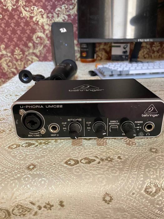 Микрофон: AKG P120