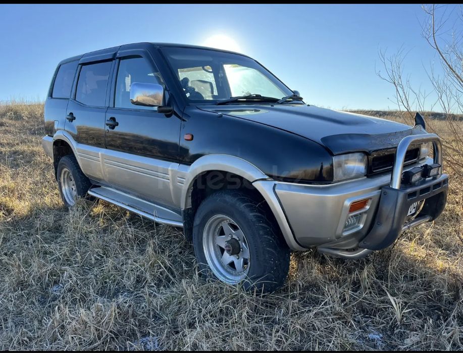 Продам внедорожник Nissan Mistral