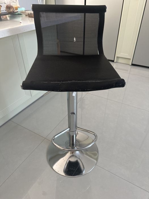 Продам барный стул рабочий полностью