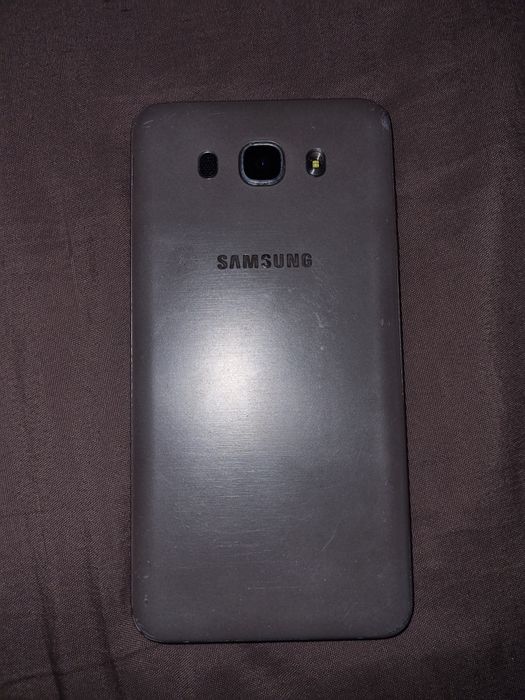 Телефон Samsung J7 2016