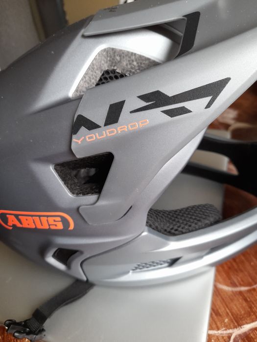 ABUS детска каска за спорт