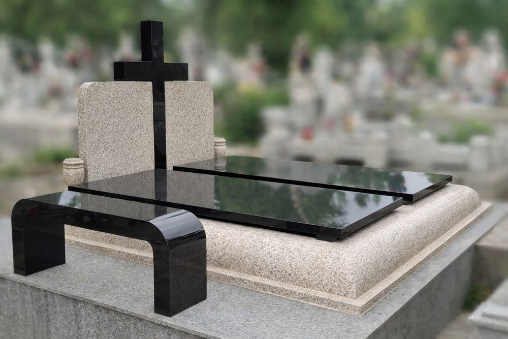 Monumente funerare din granit