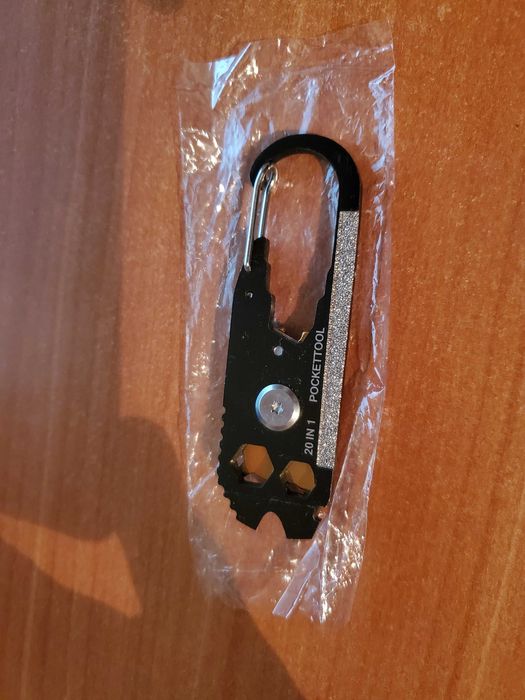 Unealta multifunctionala 20 functii survival 20 in 1, breloc, carabina