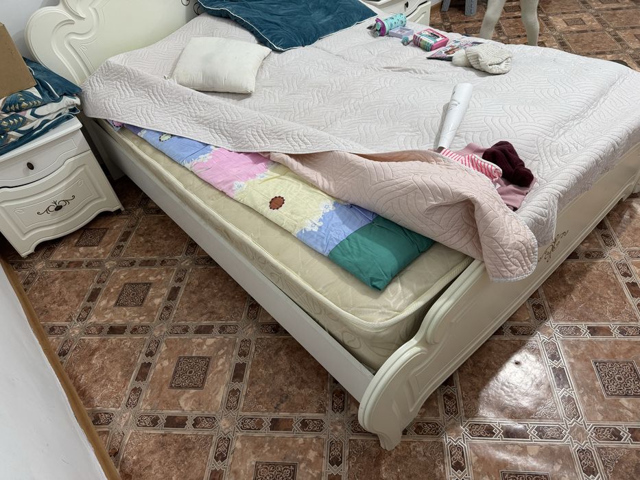 Спальная кровать