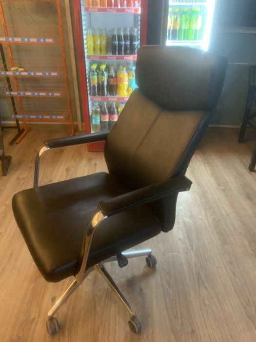 Офисни кресло сотилади