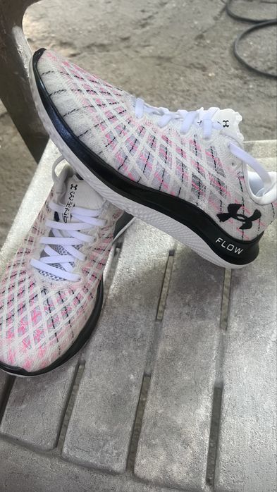Under Armour UA W FLOW Velociti Wind-38,5/ бартер за други 39 номер