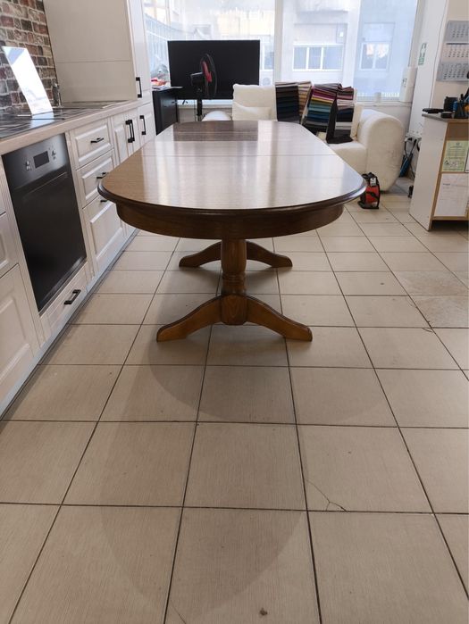 Masa extenzibila din stejar impecabila pret 2000 lei