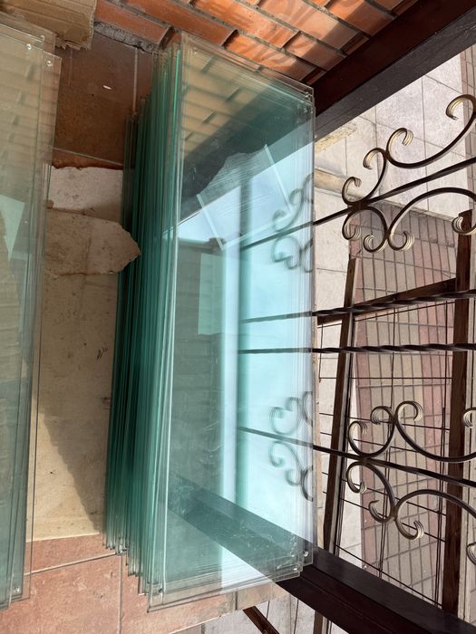 Стеклянные полки, каленное стекло, 8мм, с окантовкой(флис)