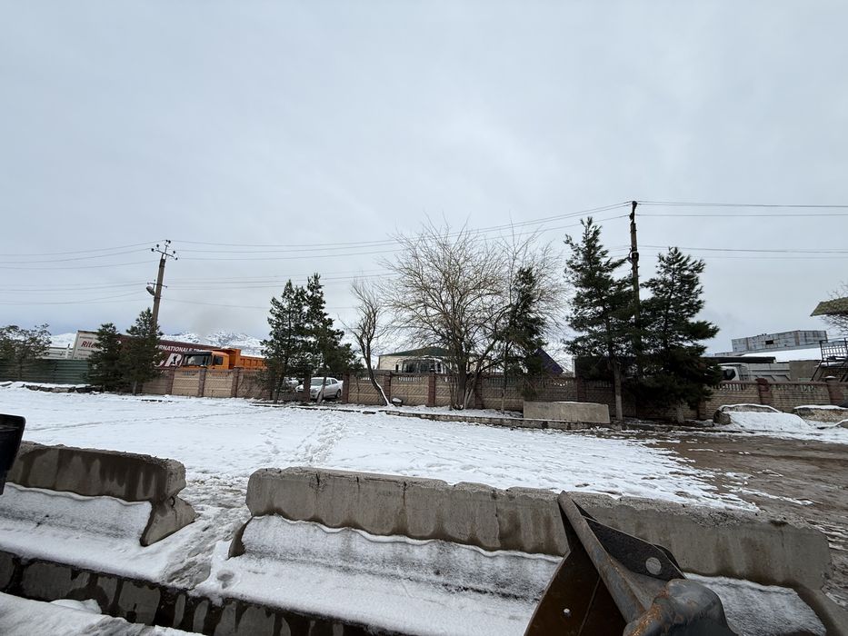 Ангрен шахрида Бизнес учун 50-соток йер сотилади А-373 траса йонида!!!