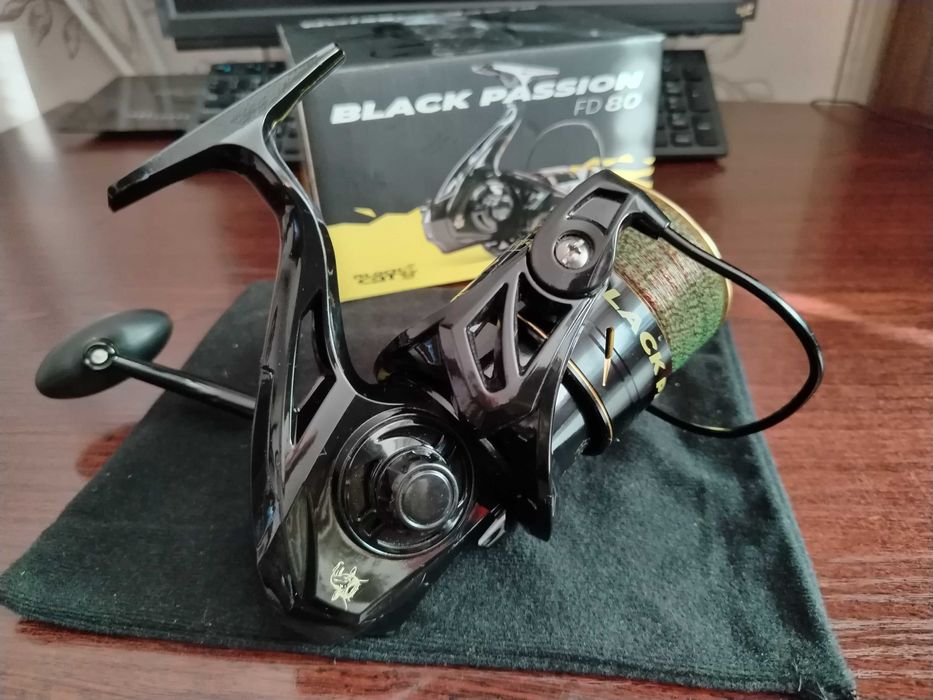 Нови FOX-кутия, стойка и колче, чаша, куки FL