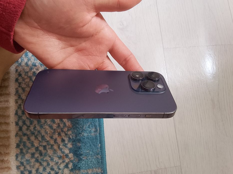 Продам айфон 14 про