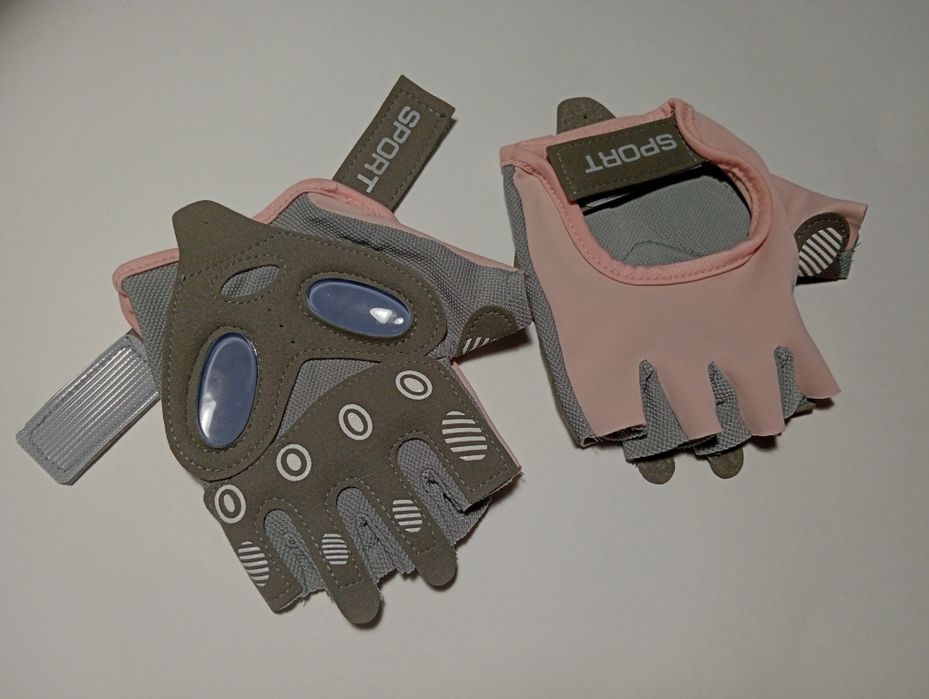 Спортивные перчатки