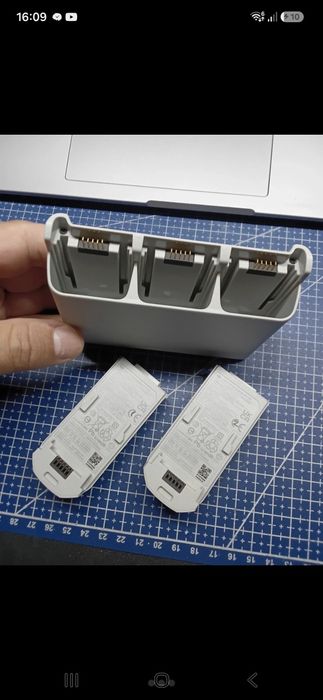 Încărcător + 2 baterii dronă DJI Neo