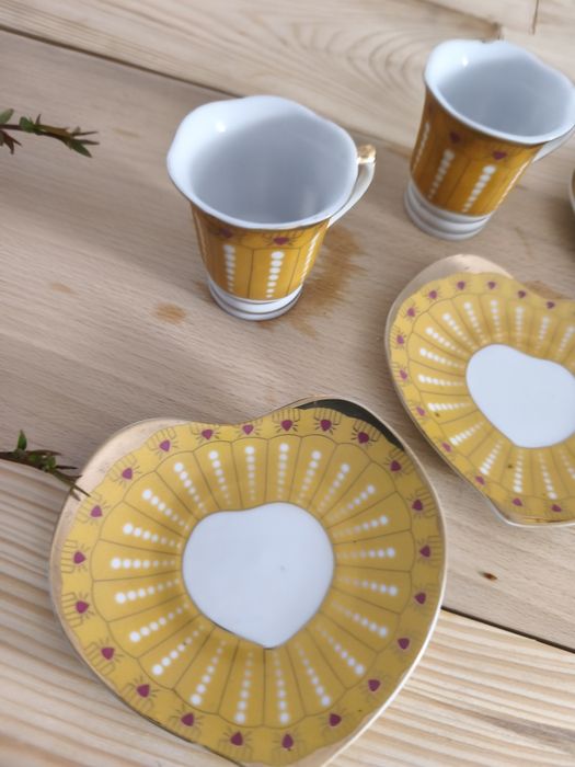 Vând set unicat ceramica forma inima cesti farfurii