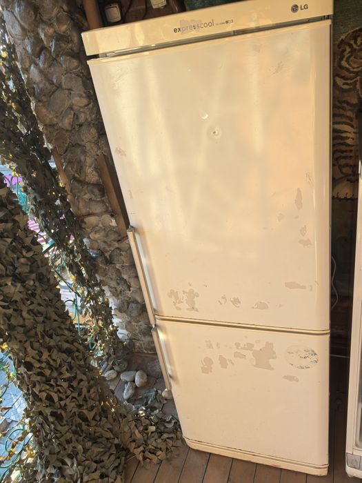 Продам холодильник не работает