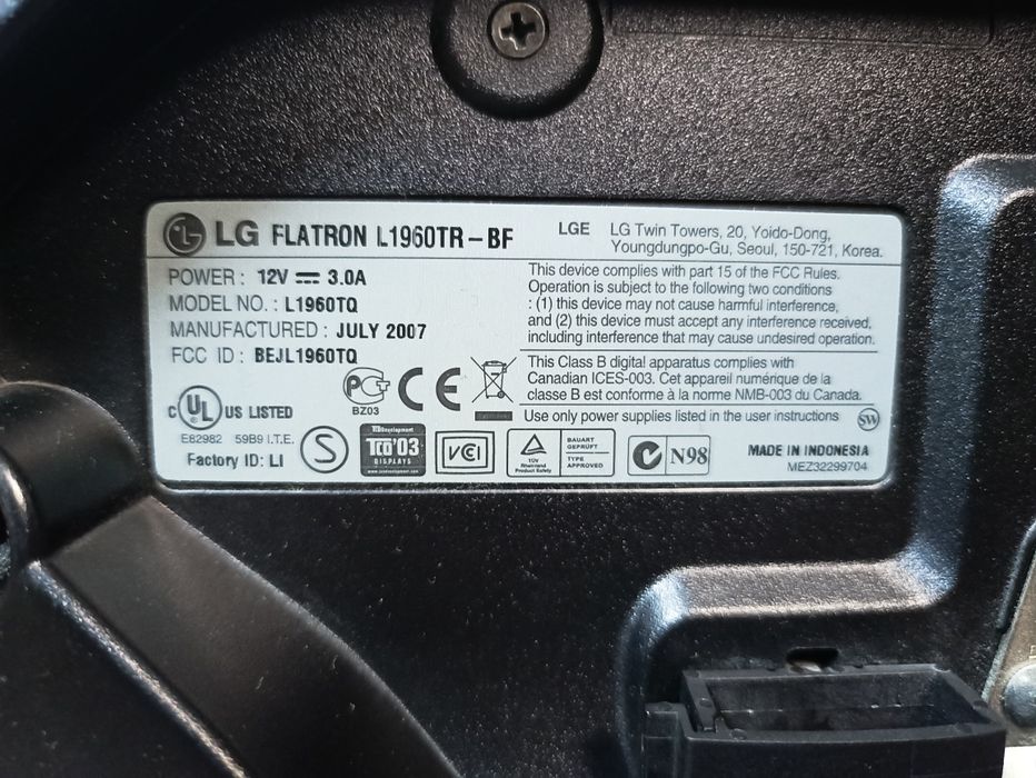Монитор LG ЖК 19 дюймов.