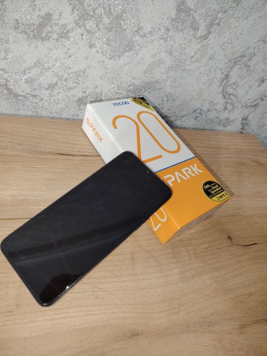 Телефон Тесno Spark 20
