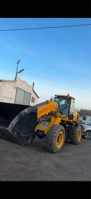 Телескопичсекий погрузчик BISON 3500кг