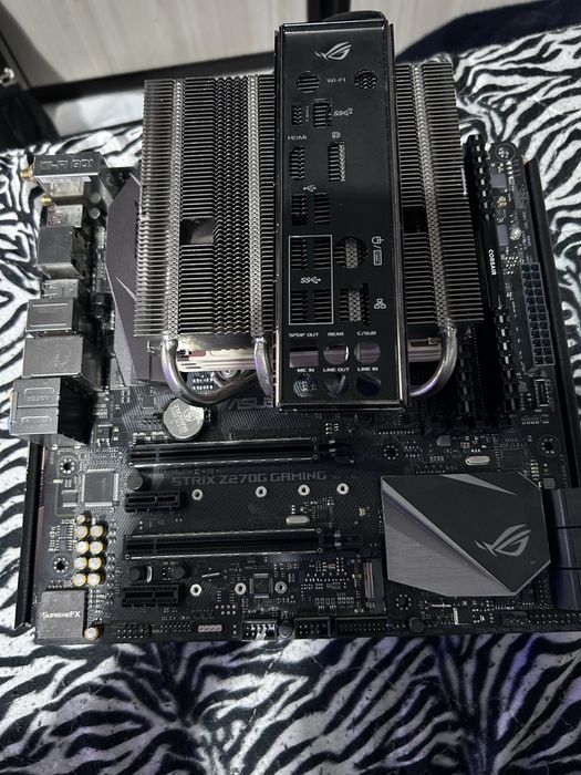 ASUS ROG STRIX Z270G Gaming + intel core i7 7700