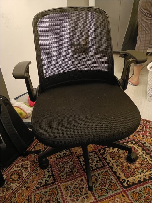 Офисное кресло хромое