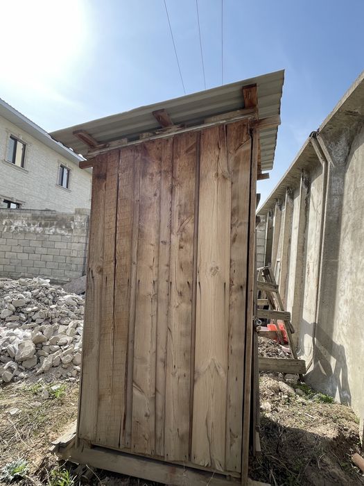 Деревянный туалет