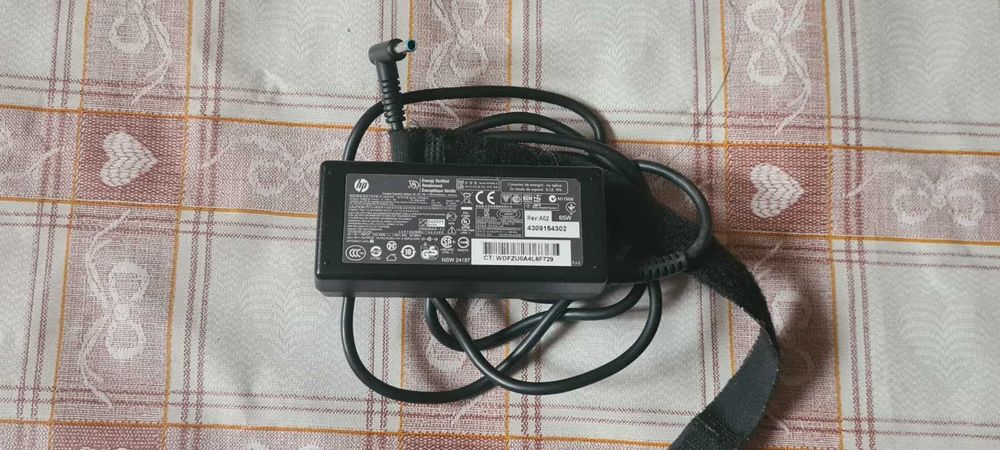 Incarcator pentru laptop HP mufa subtire cu pin,stare buna