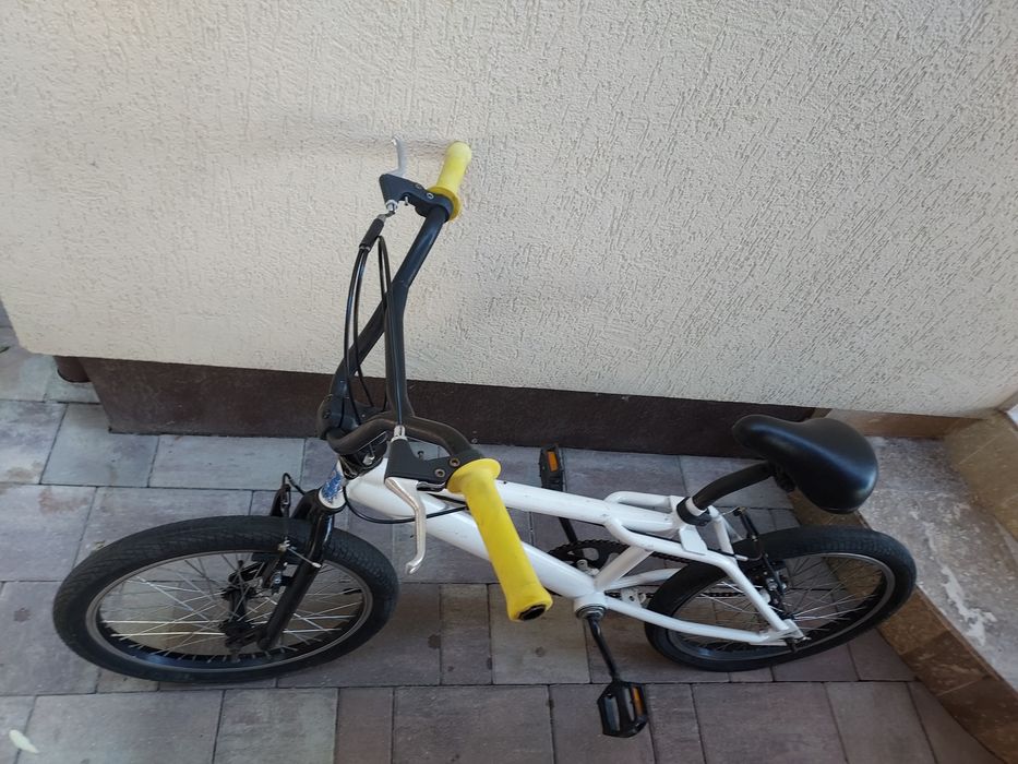 Bicicleta BMX pentru copii
