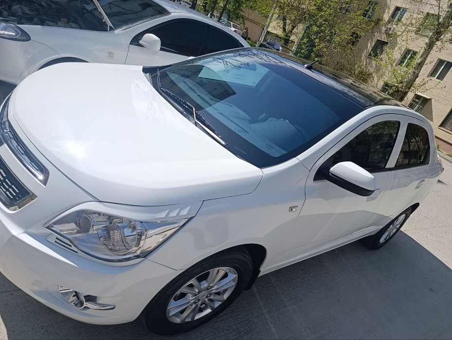 Кобальт сотилади,холати жудаям зур, факат бензинда юрган,салон