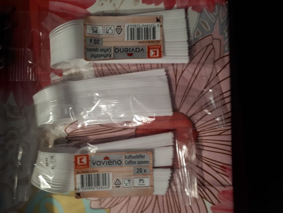 Furculița +cuțite+lingurițe plastic