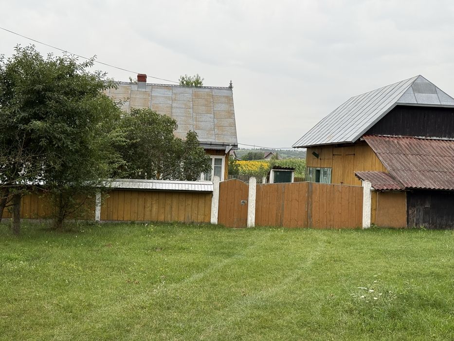 Casă bătrânească și teren