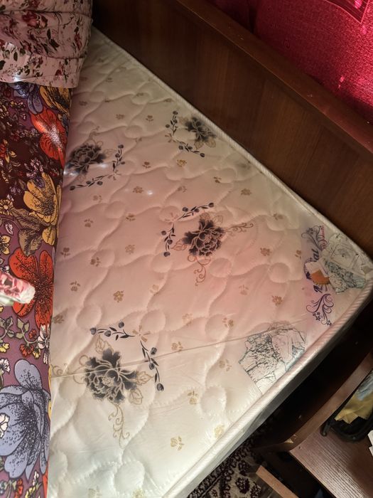 Spalniy mebel sotiladi