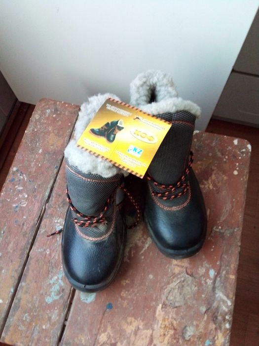 Продам зимние ботинки 39 размер