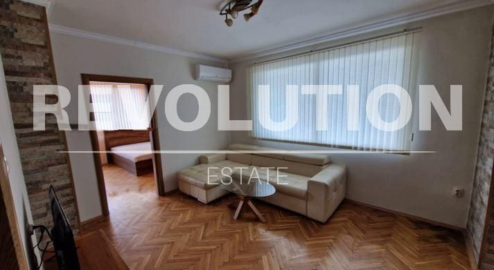 Дава се под наем Двустаен апартамент в Варна, Колхозен пазар - 70 кв.м за 700 € - Снимка #2