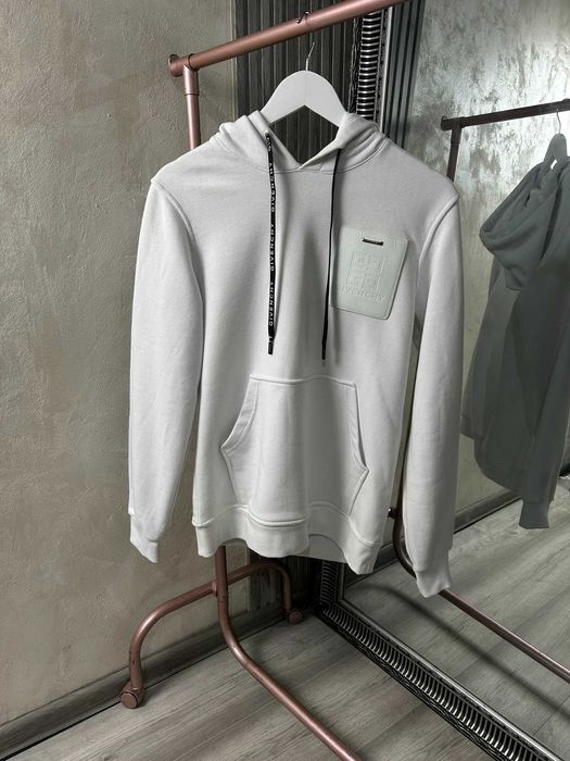 Мъжки блузи и суичери в бял цвят