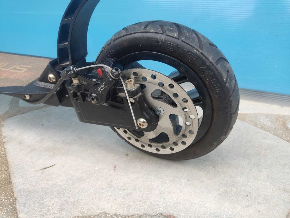 Голяма тротинетка с дискова спирачка BYOX Maximus