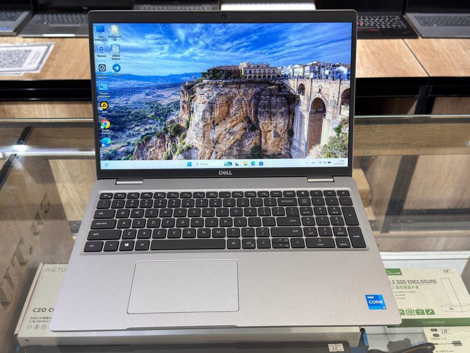 DELL Latitude 5520 Intel Core i5-1135G7 озу16гб 256ssd