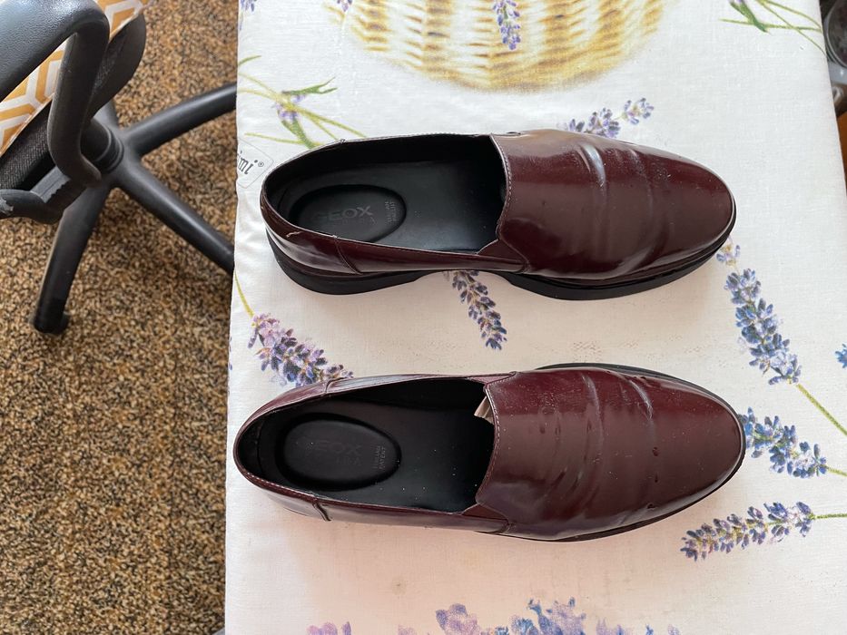 Продаю демисезонные ботинки и туфли.  5000 тенге