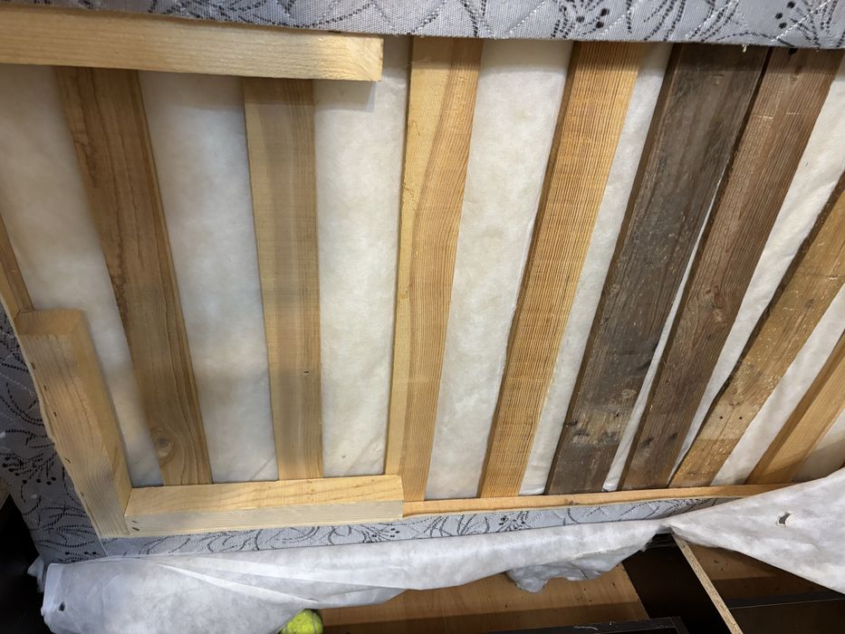 Спалня с матрак