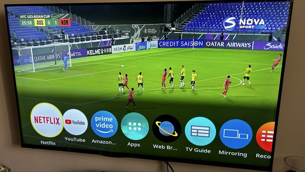 Panasonic TX-58GX700E 58" 4K Smart TV плюс стойка за стена