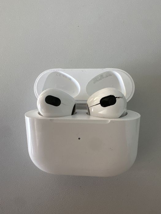 Продам AirPods 3