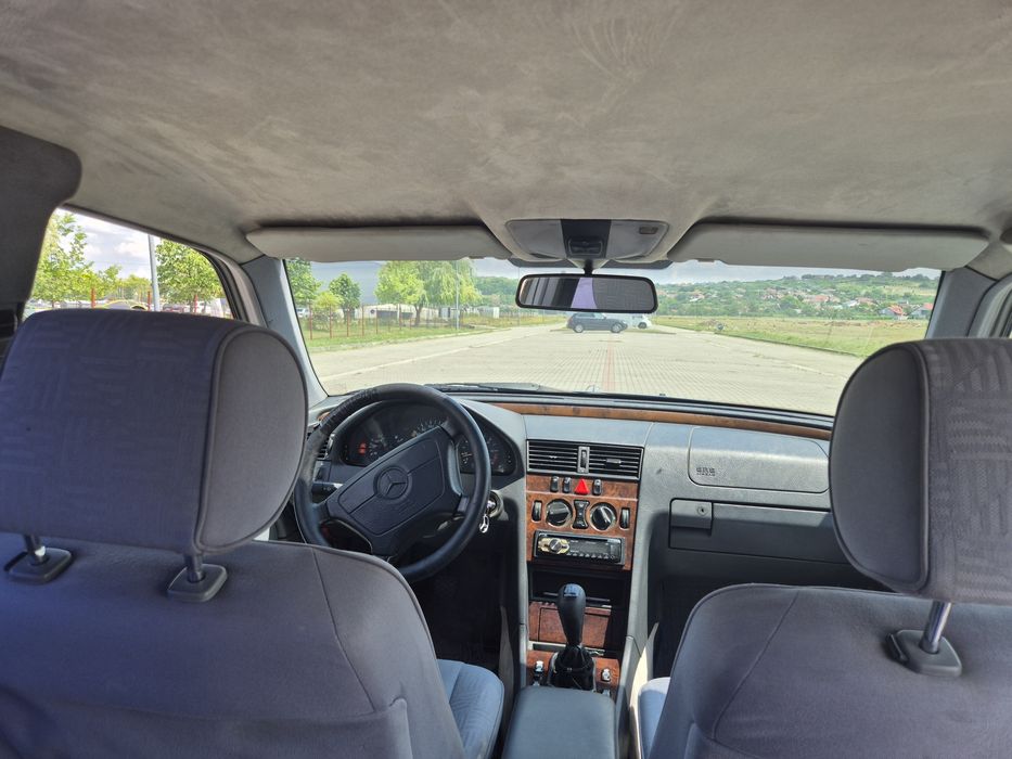 Vand sau schimb Mercedes c220