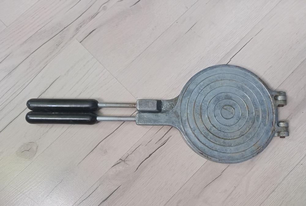 Продам Вафельницу СССР